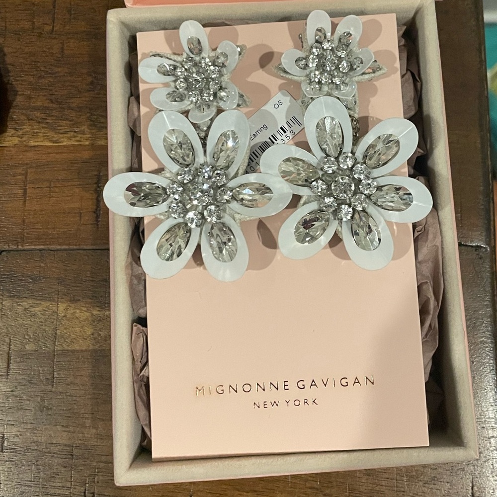 BRAND NEW IN BOX Mignonne Gavigan Kira double statement earrings in white 🤍